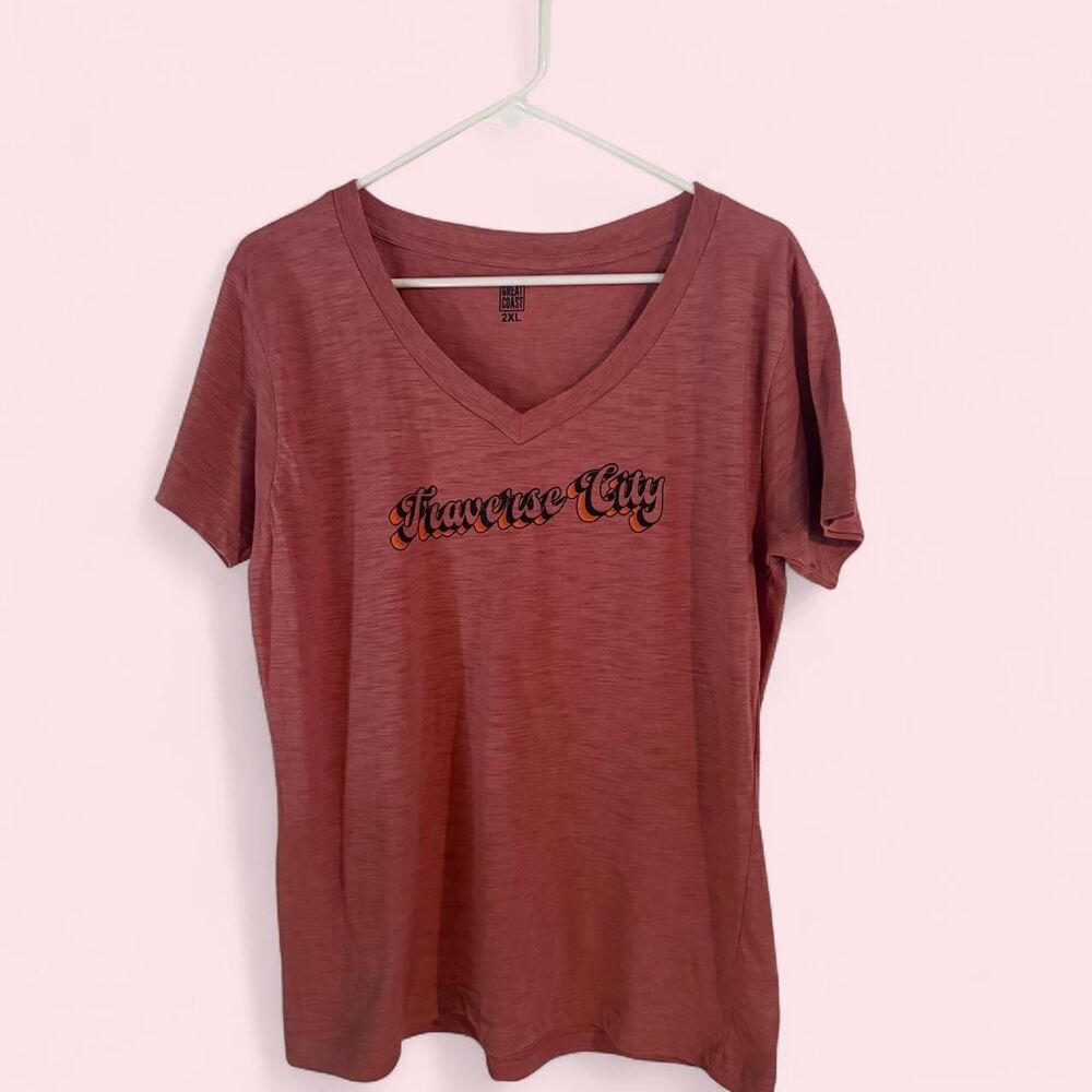 Great Coast Traverse City Michigan Graphic V-Neck Tee Souvenir Mauve Size 2XL